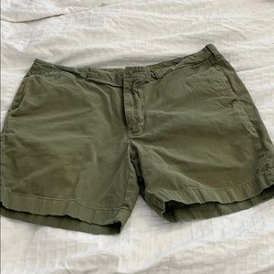 J. crew green “Stanton” short size 40